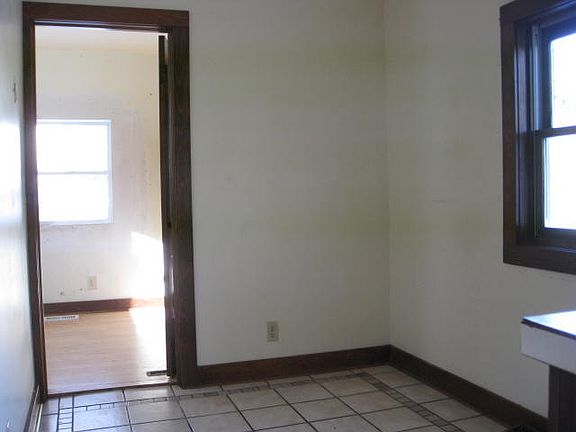 4th image of 1021 Tappan St