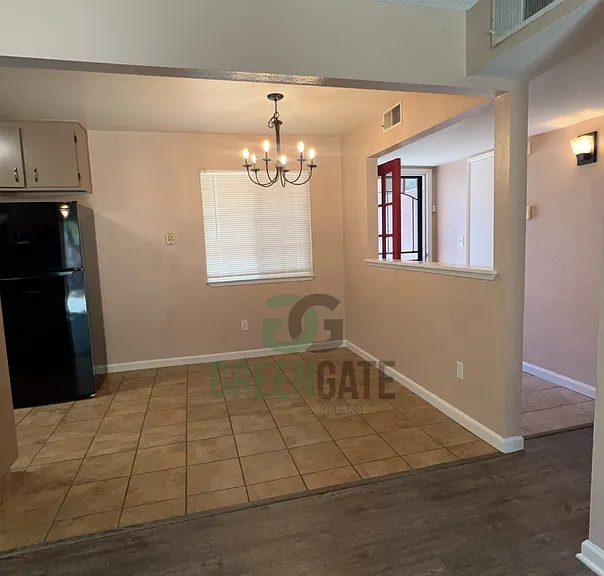 2305 Rose Ave — Photo 7
