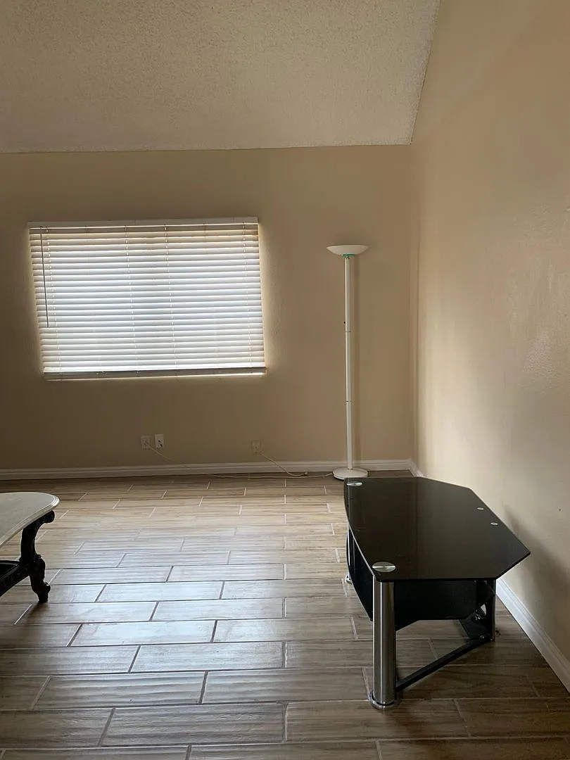 Greene Lane Unit D — Photo 2