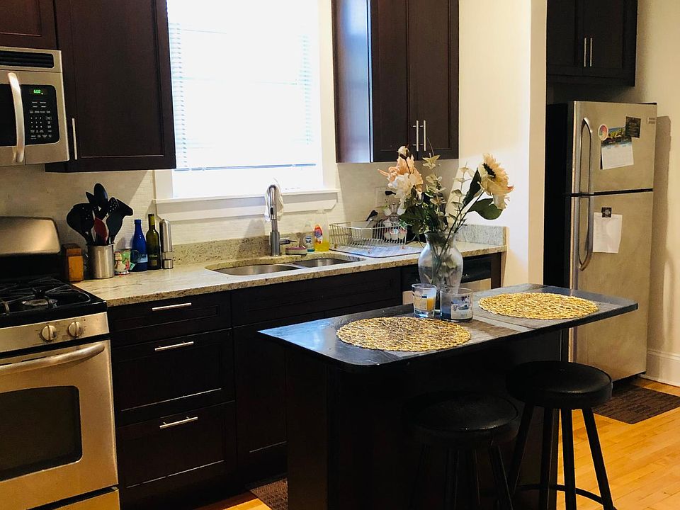 The island belongs to the current renter Big kitchen large table will fit