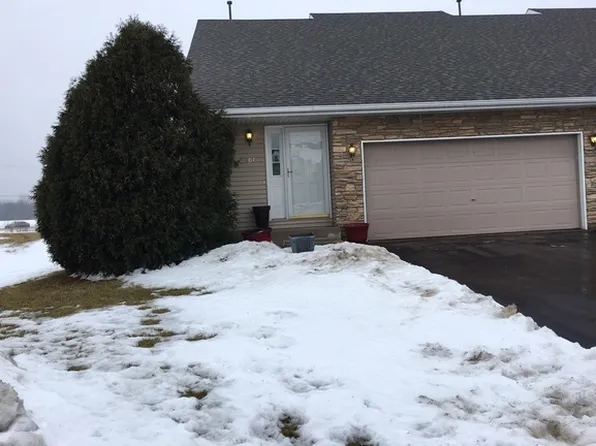 1071 Alexandria Dr, Sycamore, IL 60178