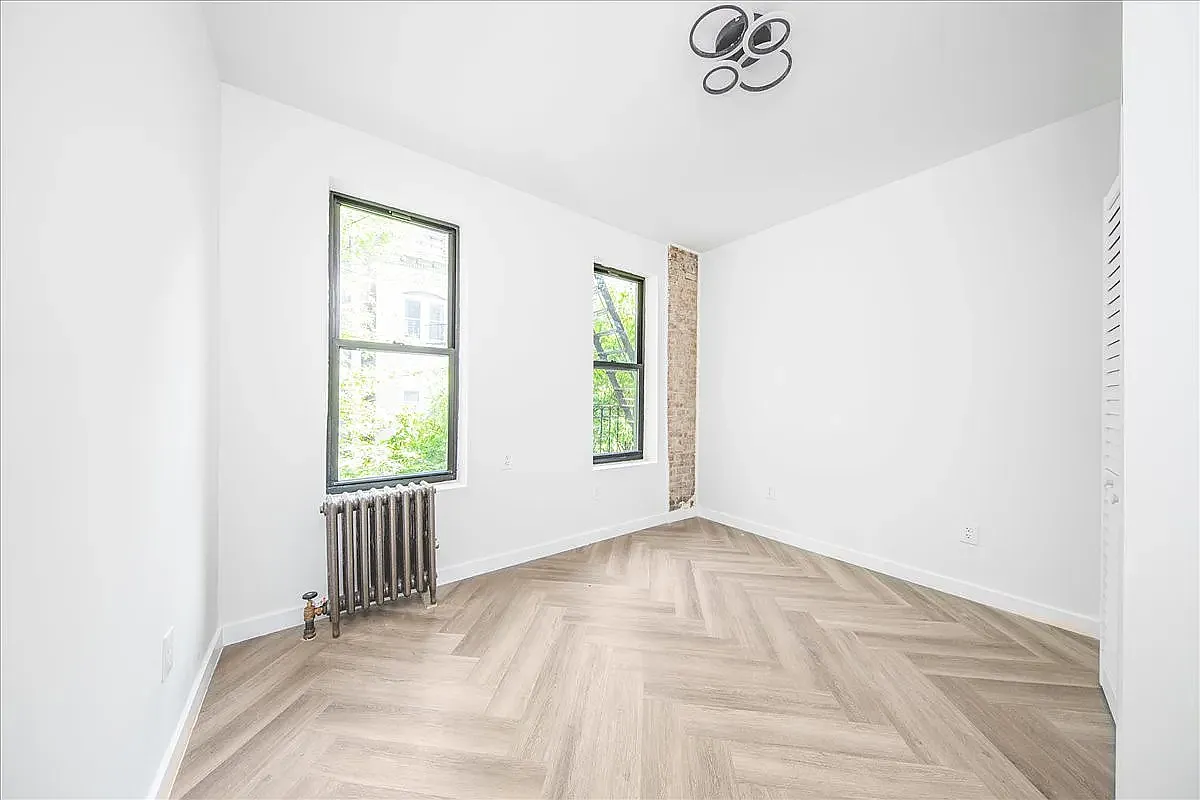 256 Pacific Street — Photo 4