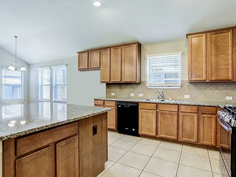 1926 Lansing Cove Dr — Photo 12