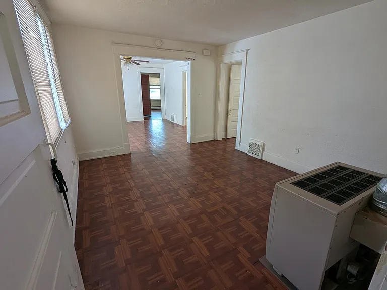 1048 Norwood Ave — Photo 5