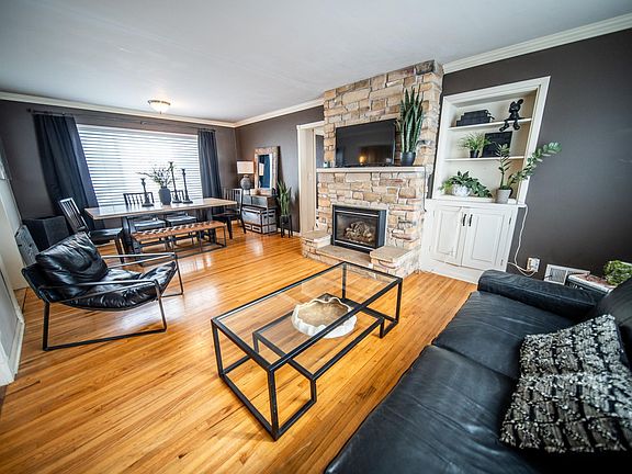 2nd image of 1003 10th St NE