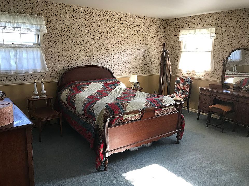 Master bedroom 13 x 16