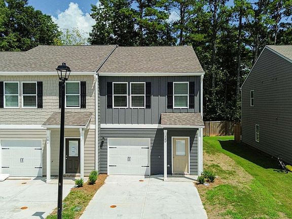 3rd image of 140 Village Green Dr