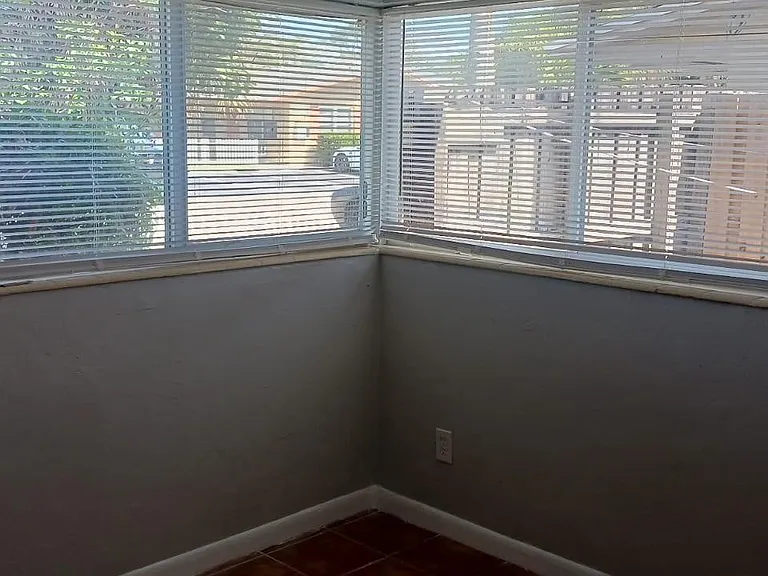 913 SW 15th Ter #1 — Photo 10