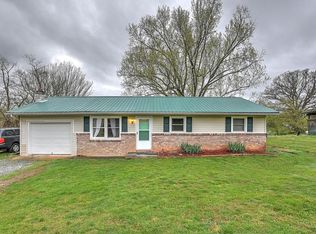 230 Apple Tree Ln, Elizabethton, TN 37643