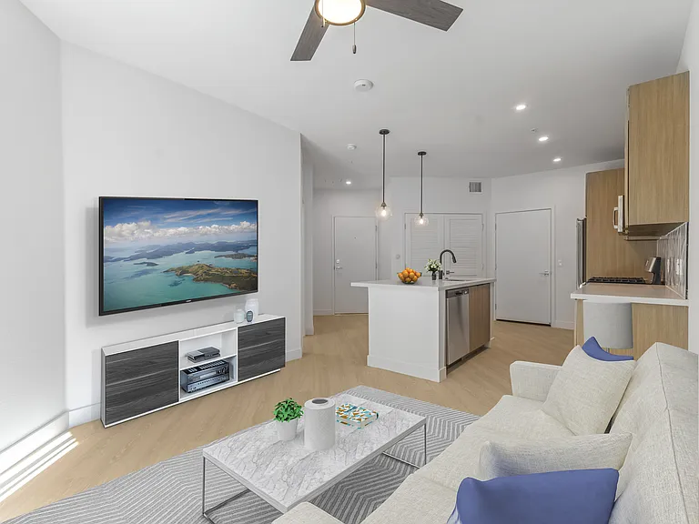 Ainsley at the Collective — Photo 68