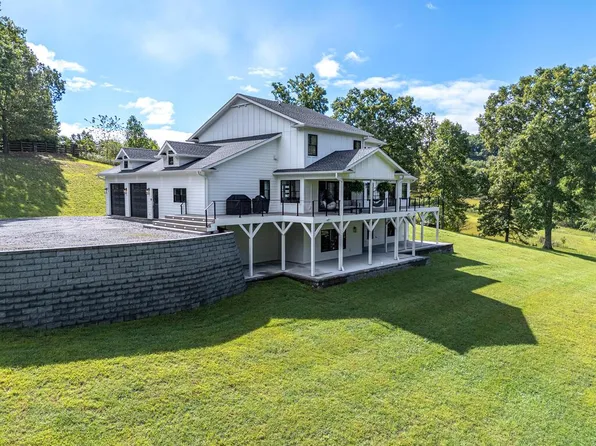 300 Sherwood Forest Dr, Hayesville, NC 28904