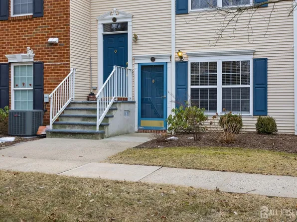 32 Wayne Ct, Plainsboro, NJ 08536