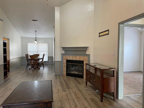 Livingroom and dining room. Vaulted ceilings