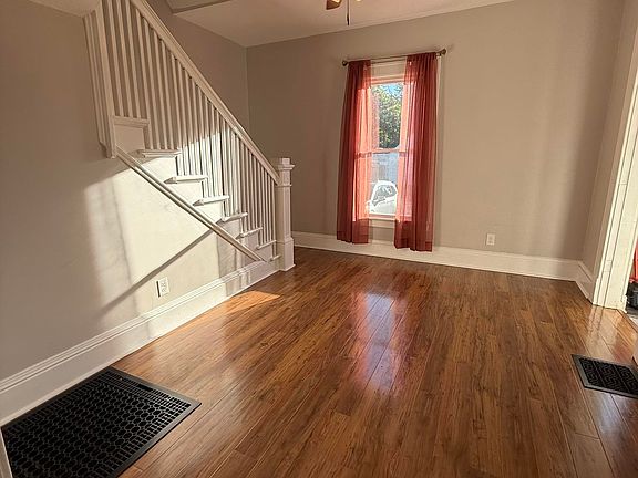 3rd image of 335 Gladstone St