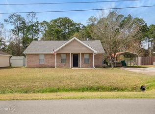10513 Maple St, Ocean Springs, MS 39565