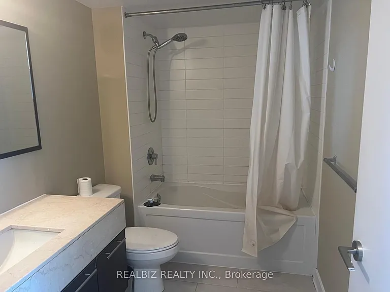 126 Simcoe St #2401 — Photo 11