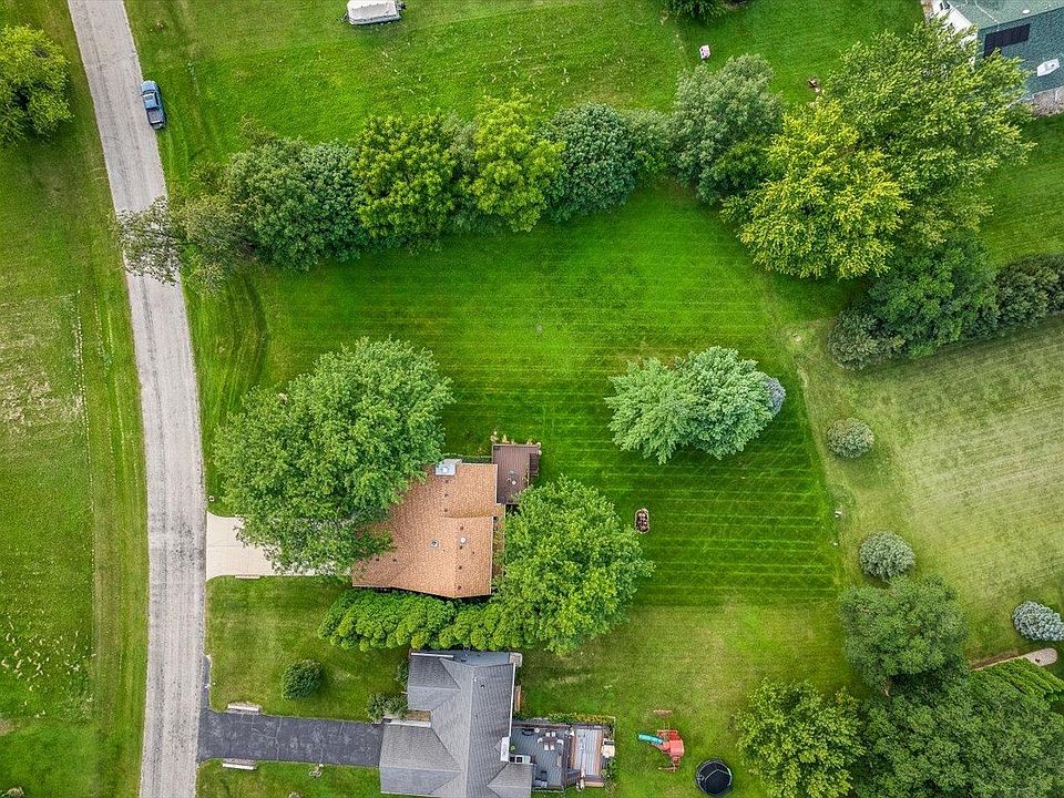 2nd image of 1645 Larchmont Rd
