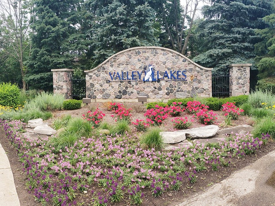 Neighborhood entry.
