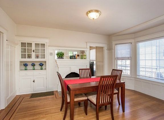 5th image of 604 Bayswater Ave