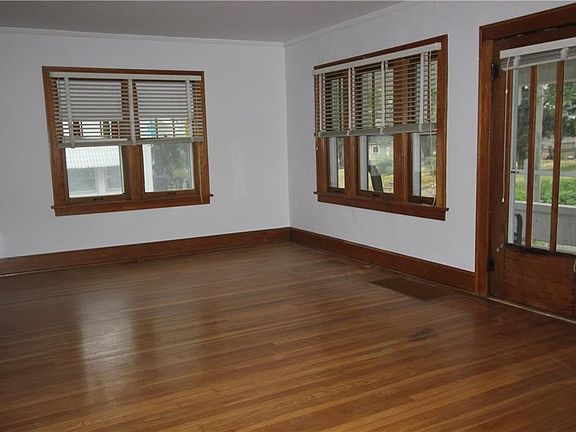 5th image of 811 S Crysler Ave
