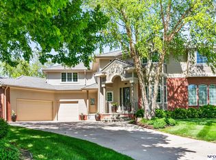 16026 Lake Cir, Omaha, NE 68116