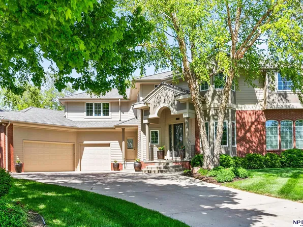 16026 Lake Cir, Omaha, NE 68116
