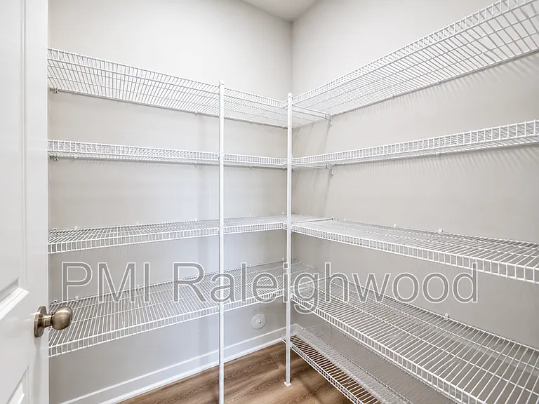 136 Kobus Ct — Photo 11