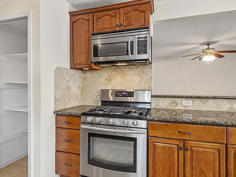 6802 Blessing Dr — Photo 10