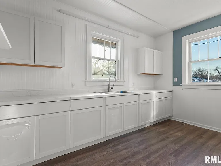 1816 W Callender Ave — Photo 11