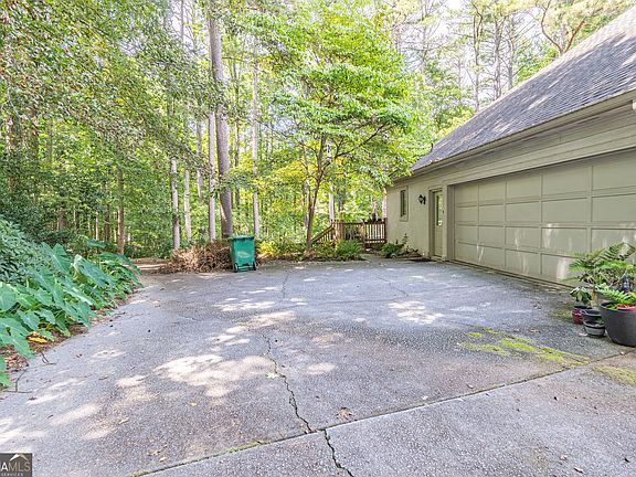 3rd image of 1704 Heritage Way