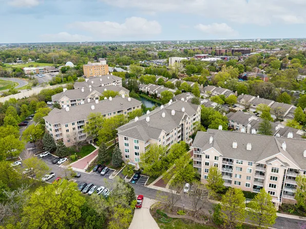 1715 Pavilion Way Unit 307, Park Ridge, IL 60068