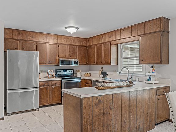 3rd image of 3304 Wade Ave