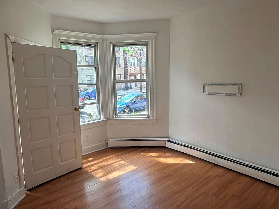 1st image of 33 Corbin Ave