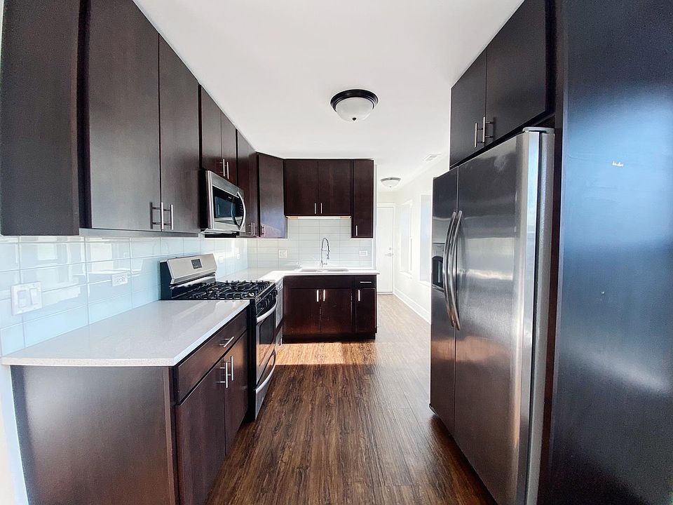 1st image of 2959 N Hamlin Ave #2B
