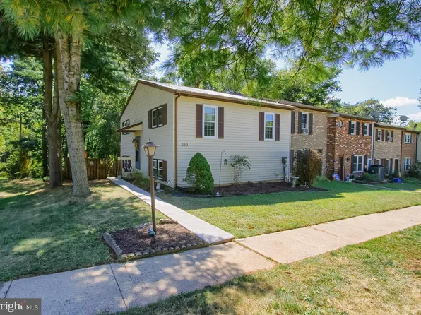 300 Juniper Dr, Etters, PA 17319