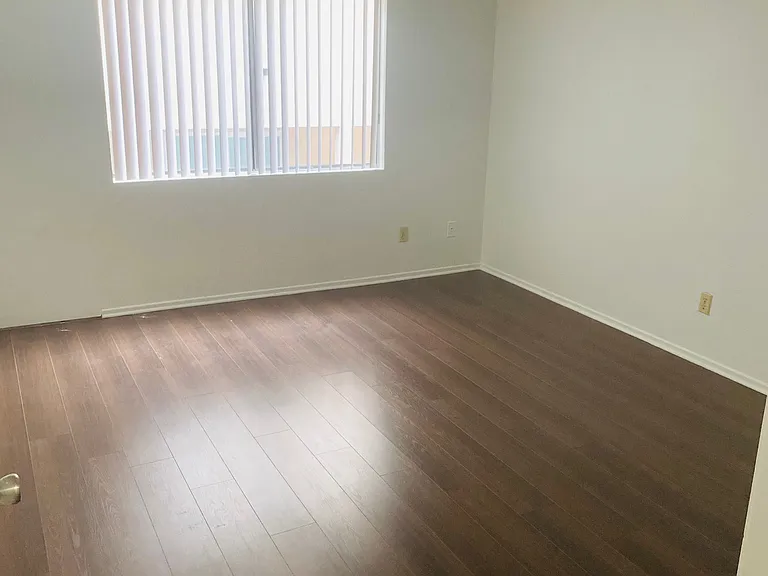 11312 Morrison St #21 — Photo 7