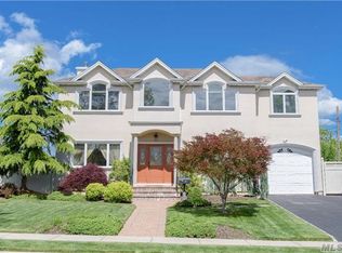 71 East Ave, Glen Cove, NY 11542