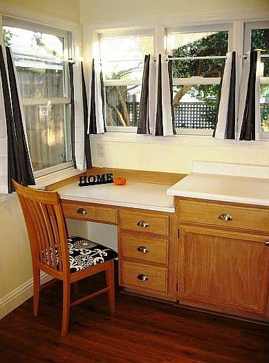 Built-in desk