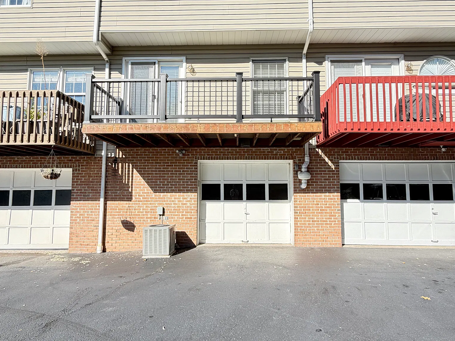 2 bed, 1.5 bath, 1100 sqft, $1,700 — Photo 2