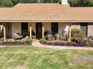 338 Oakview Cir, Smiths Station, AL 36877