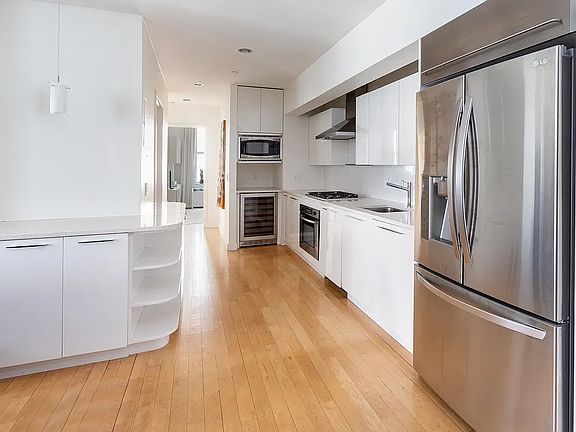 3rd image of 15 Broad St APT 1700