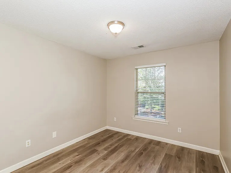 214 Ben Ln — Photo 15