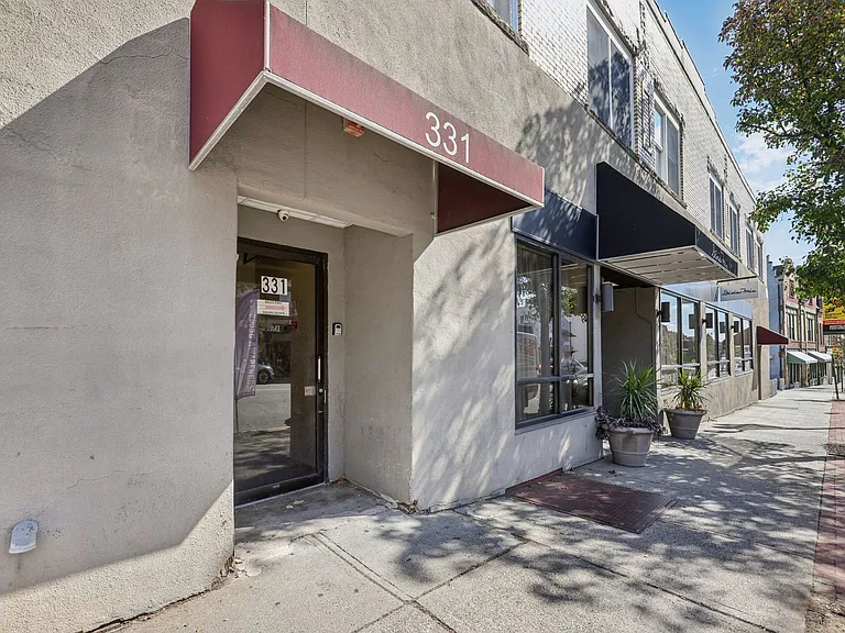 331 Bloomfield Ave — Photo 17