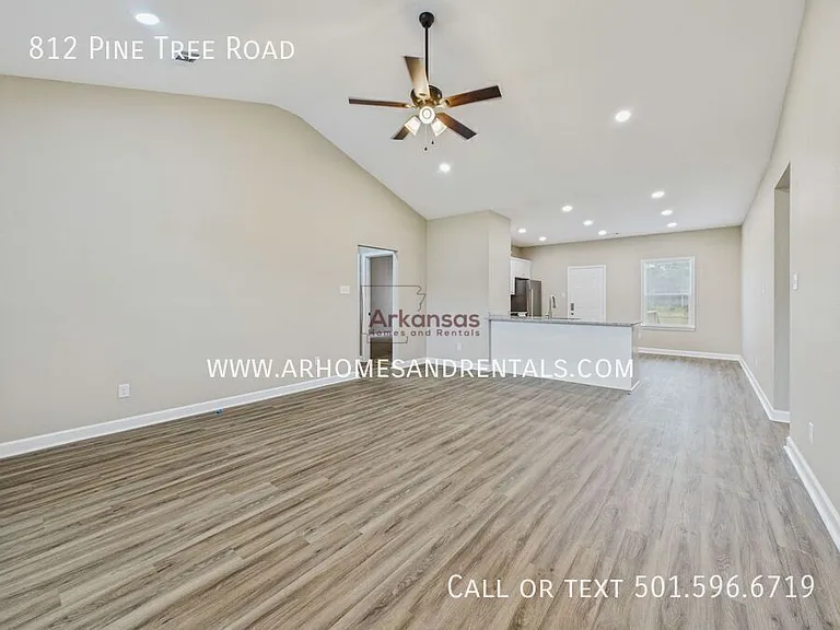 812 Pine Tree Rd — Photo 2