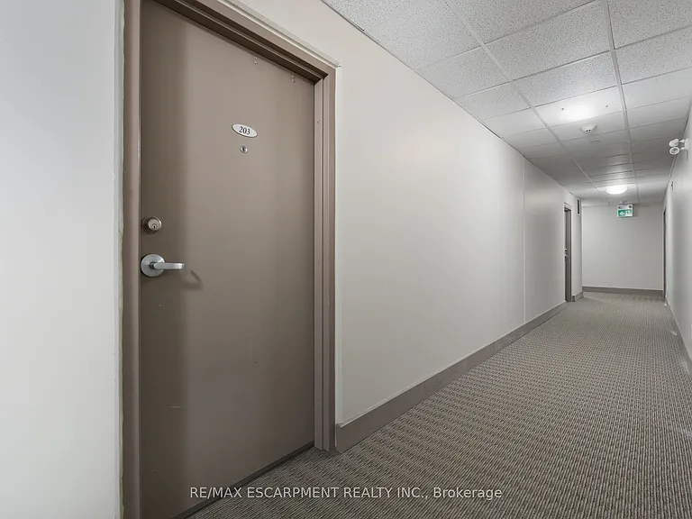 149 Main St W #203 — Photo 4