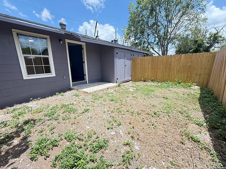 705 Crockett Dr #1 — Photo 9