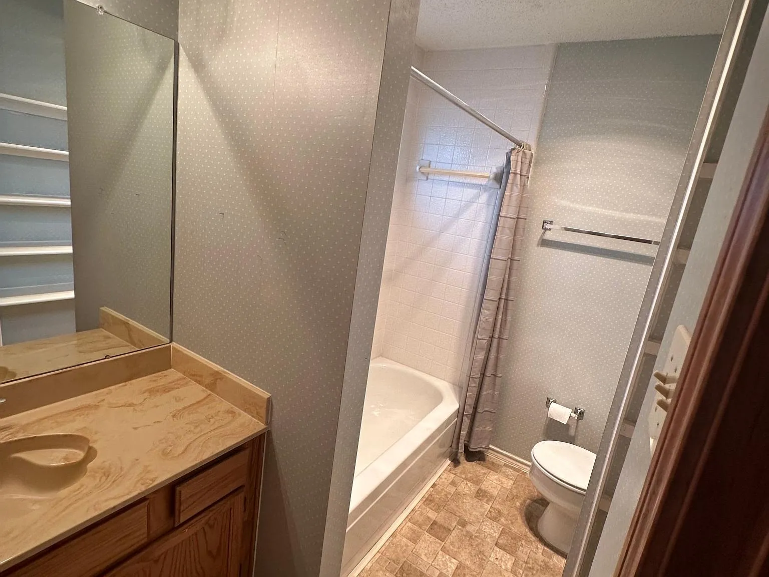 3 bed, 1801 sqft, $1,950 — Photo 4