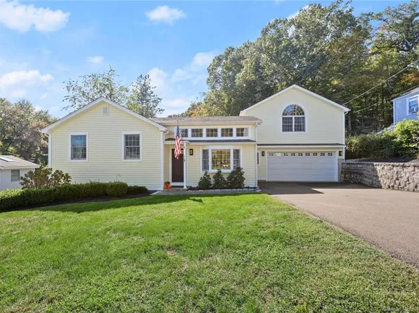 14 Wildwood Drive, Branford, CT 06405