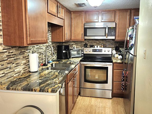 2nd image of 101 Old Ferry Rd Unit 8D