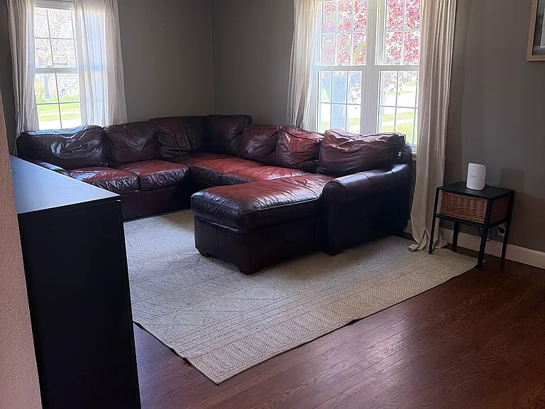 1708 Hawthorne Ave — Photo 3